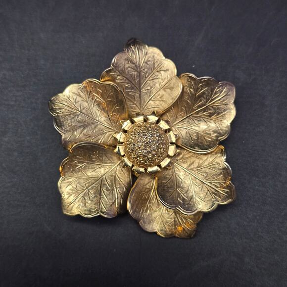 Large Gold Tone Flower Brooch Vintage Costume Jewelry Timeless Spring Classic - Picture 1 of 6